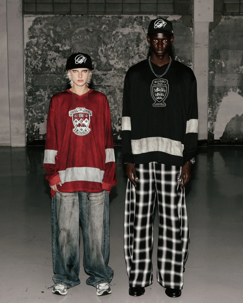  Áo Thun Dài Tay [Unisex] Badblood - [w-tee25-162] Shield M Contrast V-Neck Jersey Red 