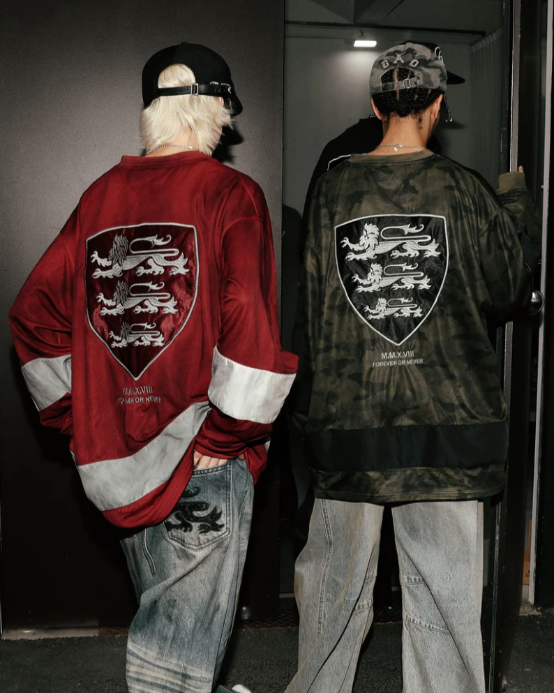  Áo Thun Dài Tay [Unisex] Badblood - [w-tee25-162] Shield M Contrast V-Neck Jersey Red 