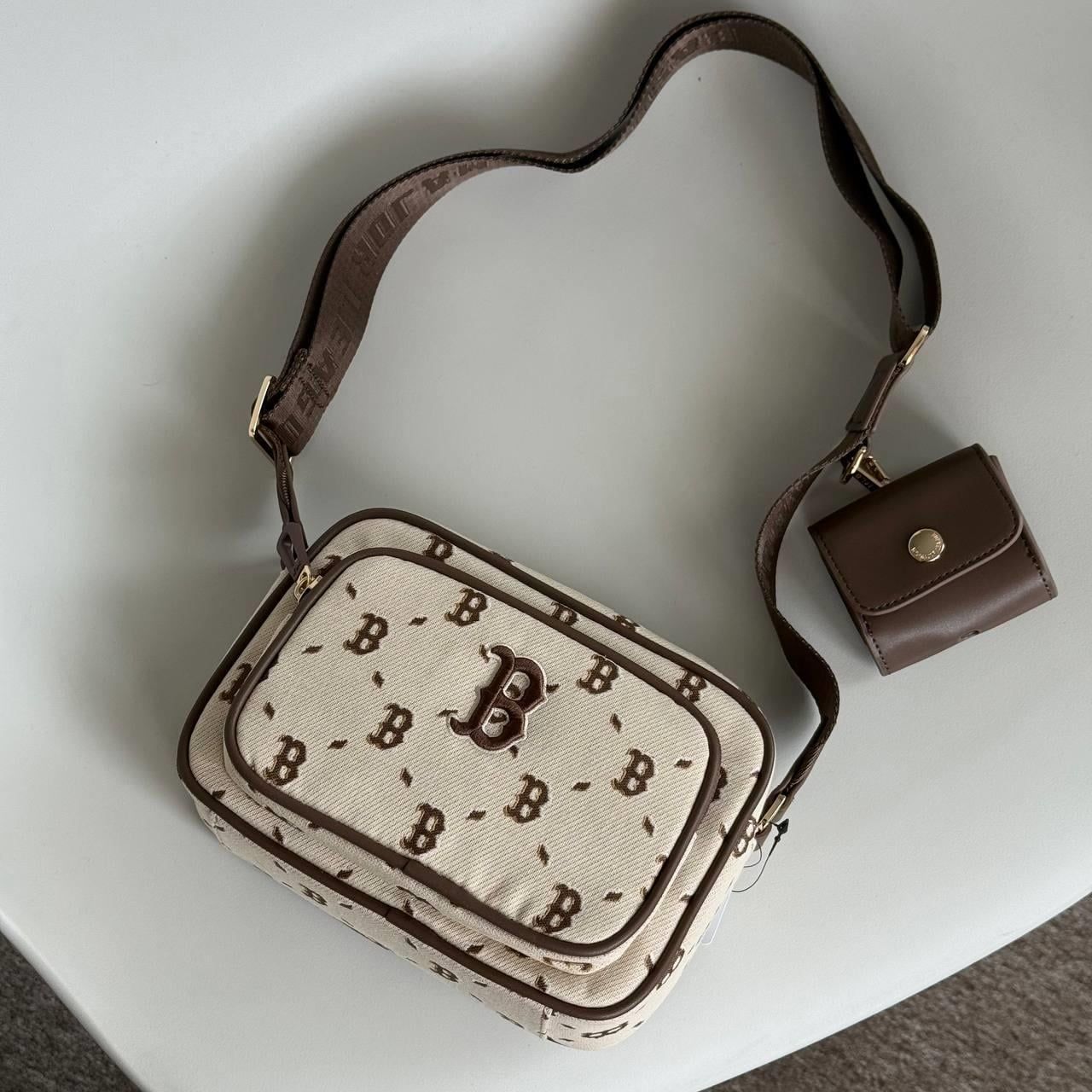  Túi MLB Diamond Monogram Camera Bag Boston Red Sox Brown - 7ACRMDH5N-43BRS 
