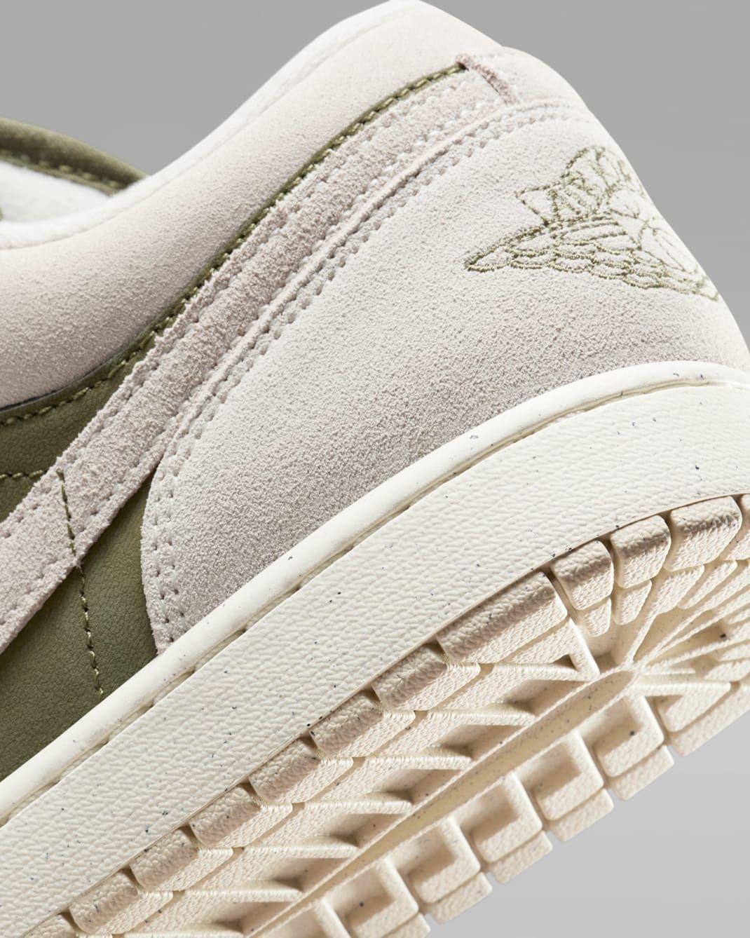  Giày Nike Jordan Low SE Medium Olive Sail HV4089-201 