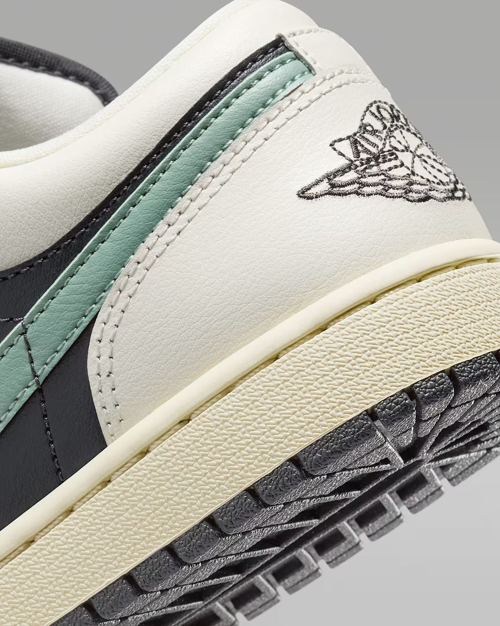  Giày Nike - Air Jordan 1 Low 'Jade Smoke' - DC0774-001 