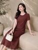 Đầm Suông Trung Niên Chất Linen Dáng Dài Chân Tùng Thêu Đục Lỗ Sang Trọng DL570