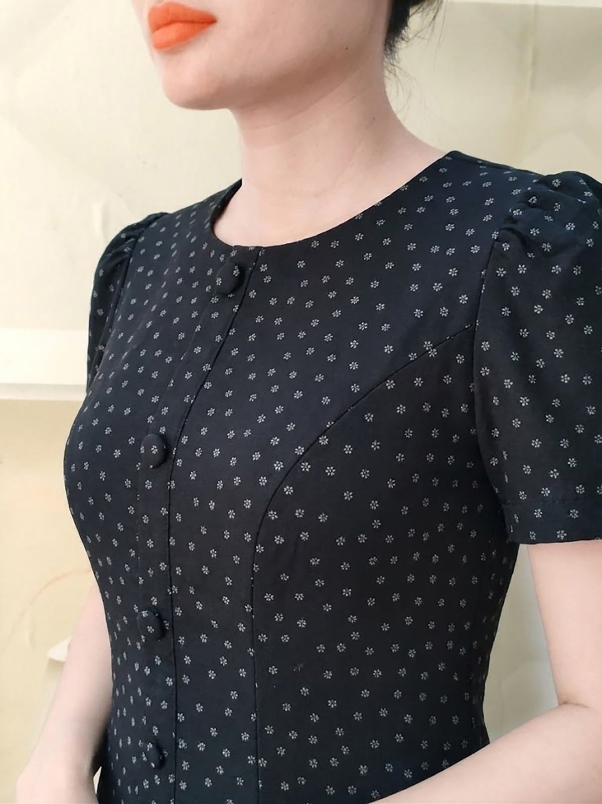 Đầm suông A Đen Hoa Nhí Vải Mát Cực Nhẹ DL609