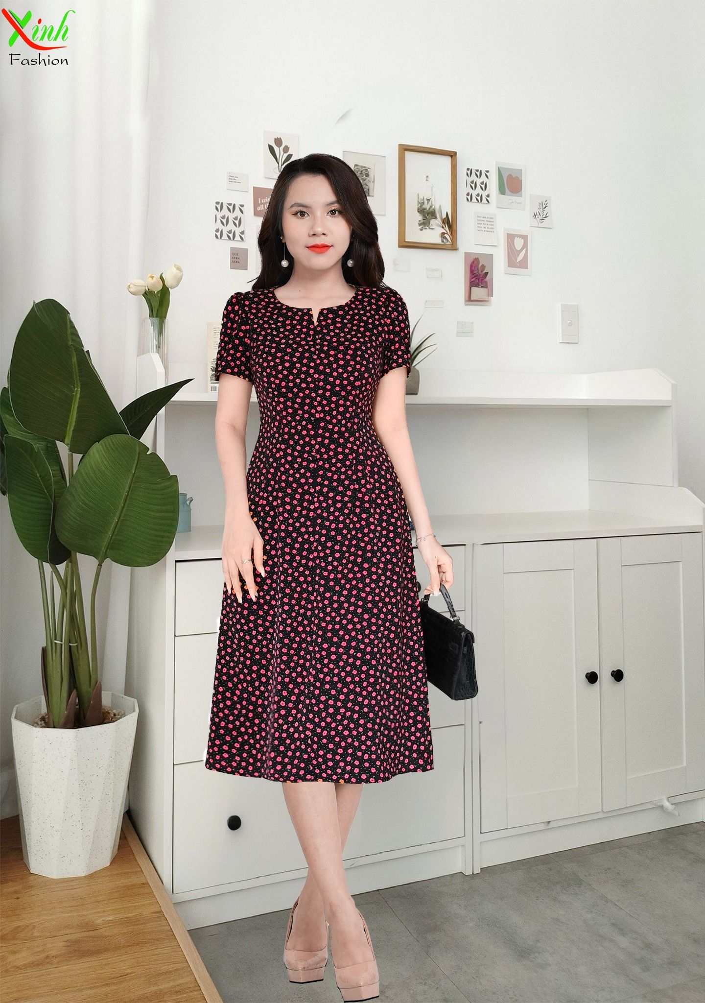 Đầm suông A Đen Hoa Hồng phối nút sang trọng DL621