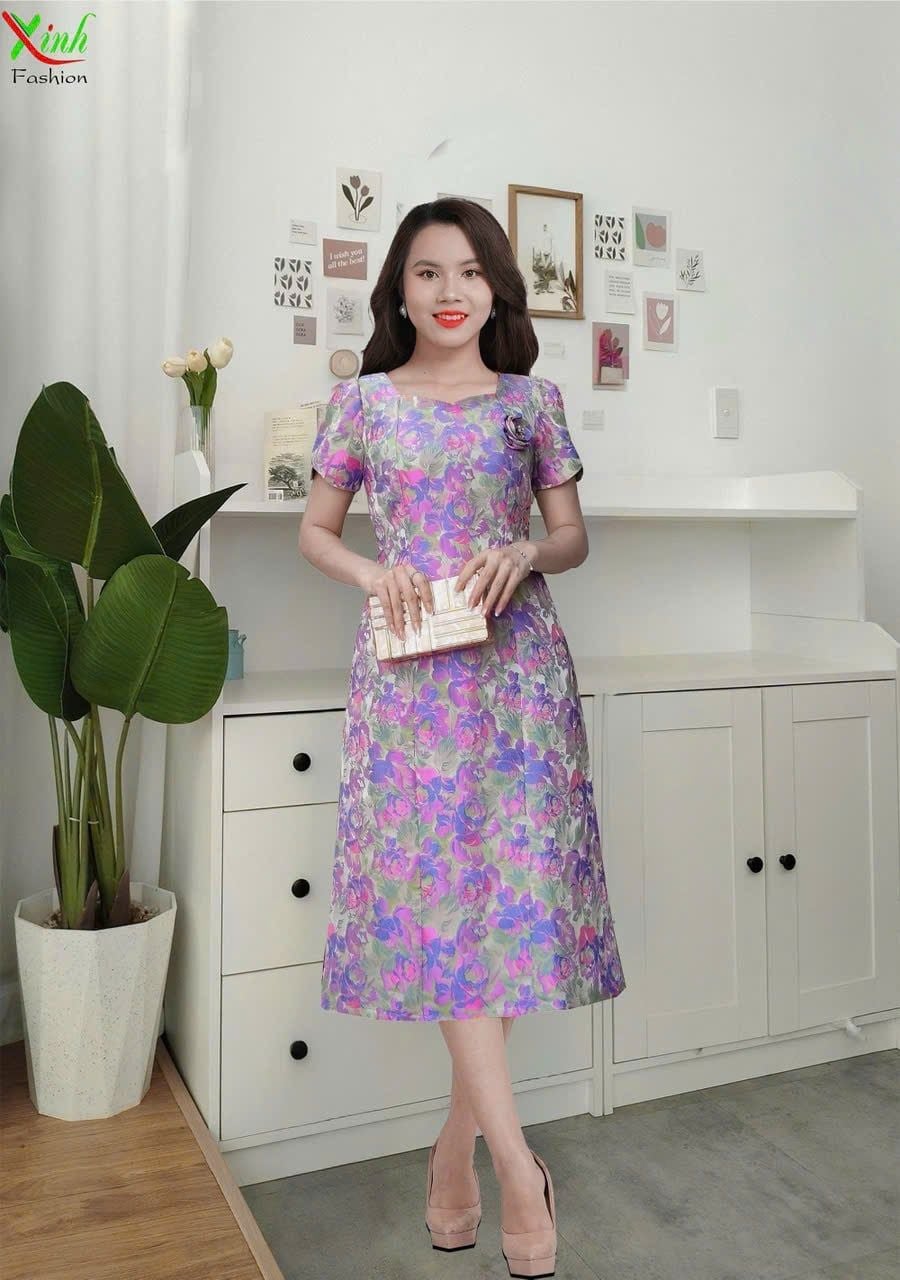 Đầm Gấm Dệt Cao Cấp Tím Pastel Trẻ Trung Hoa Cài Thủ Công DL838