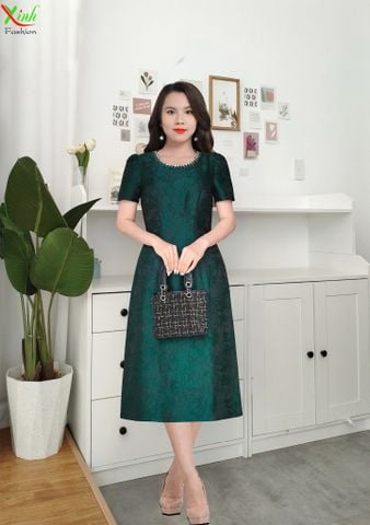  Đầm Gấm Vân Nổi Xanh Rêu Đính Cườm Thượng Hạng DL845 