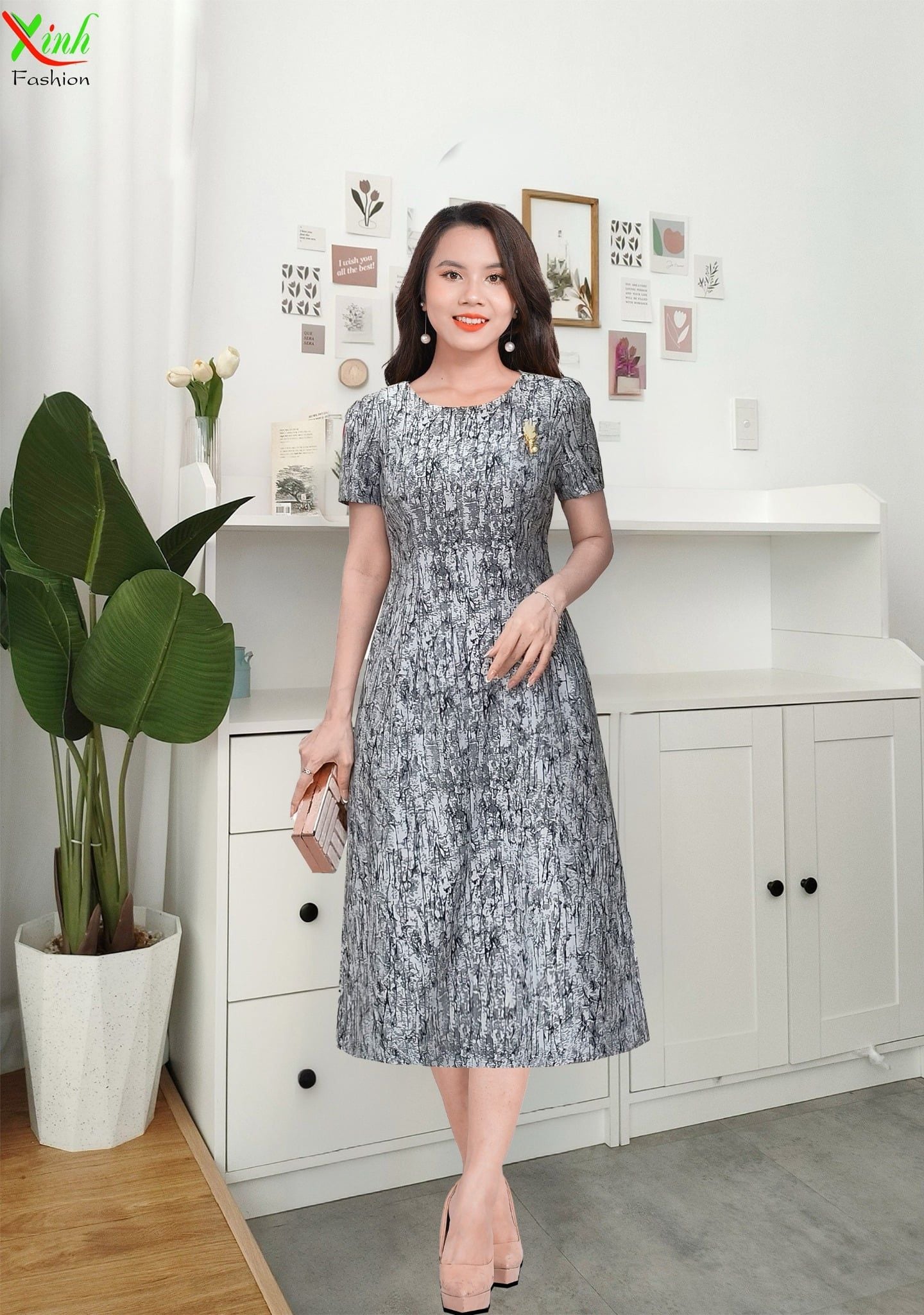 Đầm Gấm Hoàng Gia vân nổi Thượng hạng tặng kèm cài áo DL861