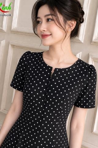  Đầm Suông A Đen Chấm Bi Cổ Xẻ Phối Cúc Tôn Dáng Gọn DL592 