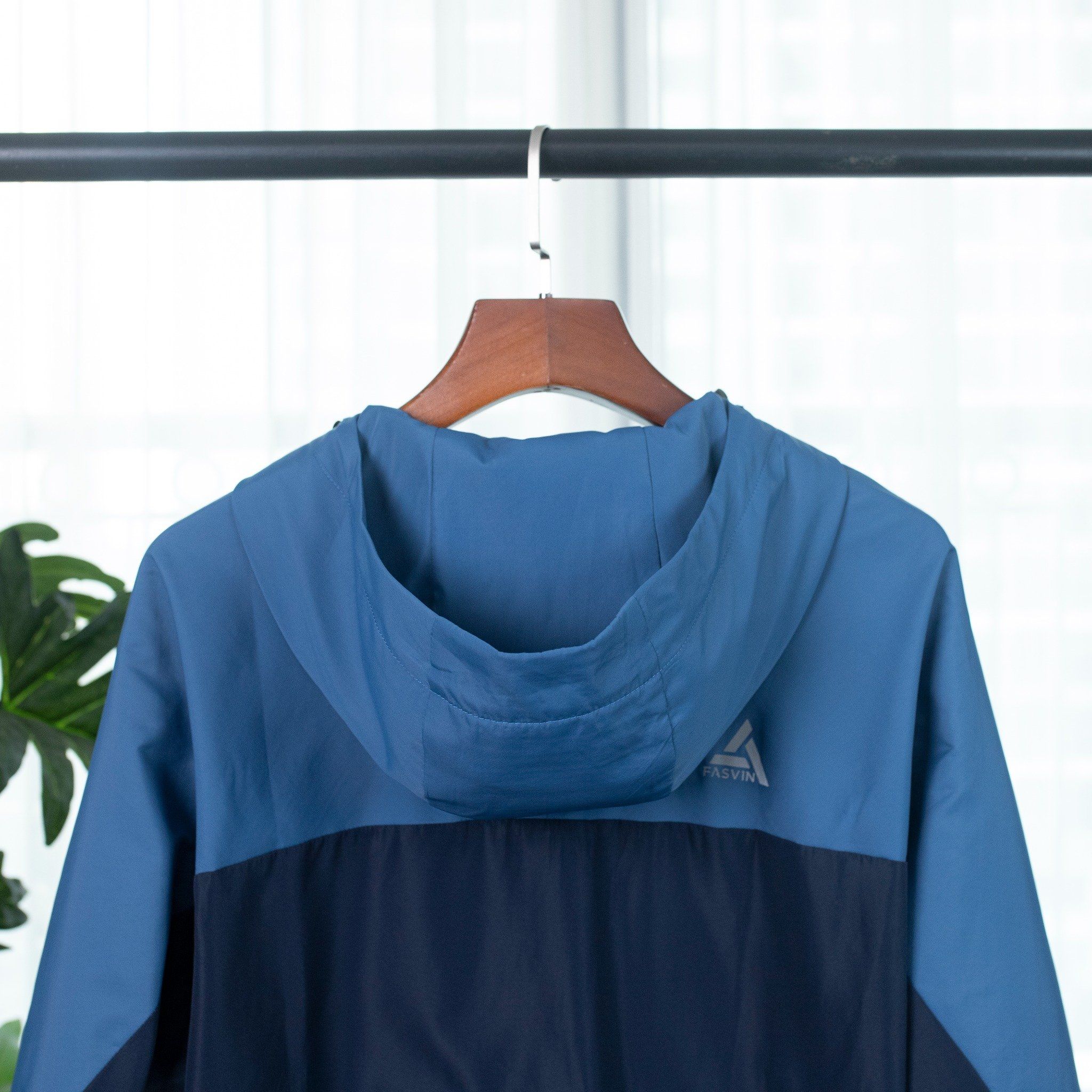  Bộ Quần Áo Gió Thể Thao Nam FASVIN BD25680 02 Lớp Lót Thun Dày Dặn Ấm Áp Chất Vải Và Phom Dáng Rất Đẹp 