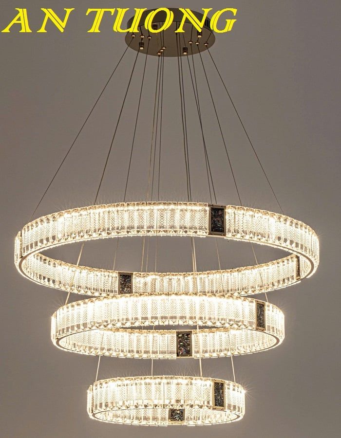 đèn thả trần phòng khách 3 vòng pha lê decor trang trí phòng khách, ghế sofa sang trọng, hiện đại 009