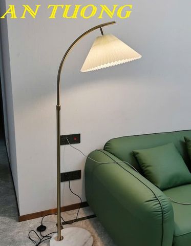 Đèn cây đứng uốn cong đọc sách trang trí phòng khách đẹp