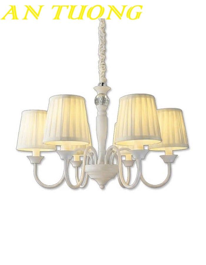 Đèn chùm cổ điển phòng khách đẹp sang trọng 047