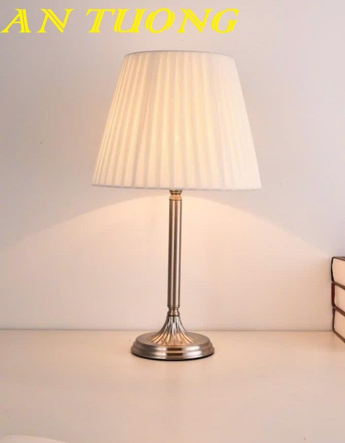 Đèn ngủ để bàn đẹp trang trí phòng ngủ 001
