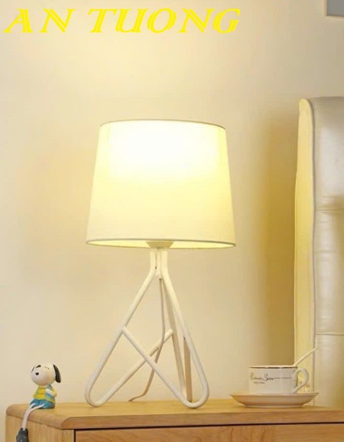 Đèn ngủ để bàn đẹp trang trí phòng ngủ 035