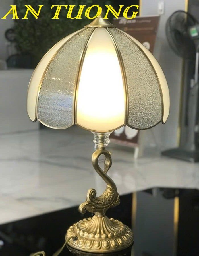 Đèn ngủ để bàn đẹp trang trí phòng ngủ 042