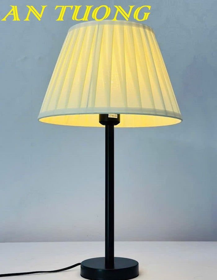 Đèn ngủ để bàn đẹp trang trí phòng ngủ 047
