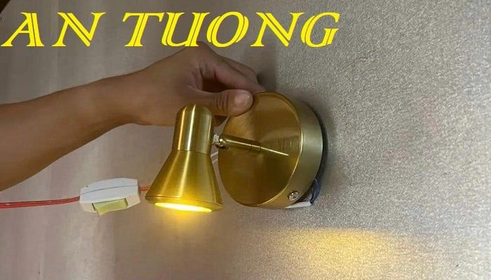 Đèn soi tranh treo tường trang trí đẹp 010