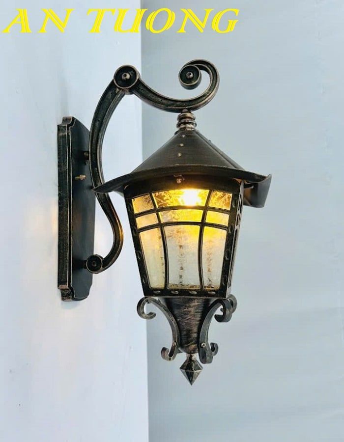 Đèn treo tường cổ điển ngoài trời trang trí ngoại thất sân vườn đẹp 022