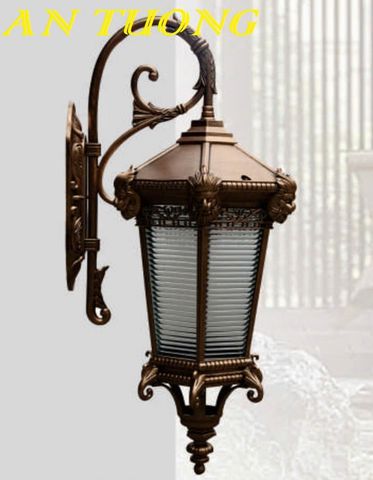  Đèn treo tường cổ điển ngoài trời trang trí hàng rào sân vườn đẹp 034 