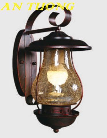  Đèn treo tường cổ điển ngoài trời trang trí hàng rào sân vườn đẹp 056 
