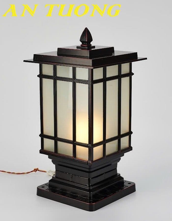 Đèn trụ cổng đẹp trang trí hàng rào sân vườn 010
