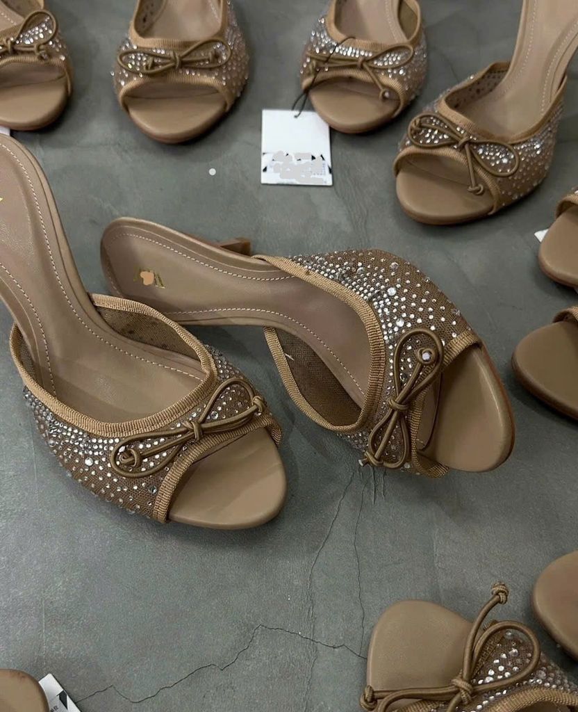 Dép guốc ZDara màu be đính hạt