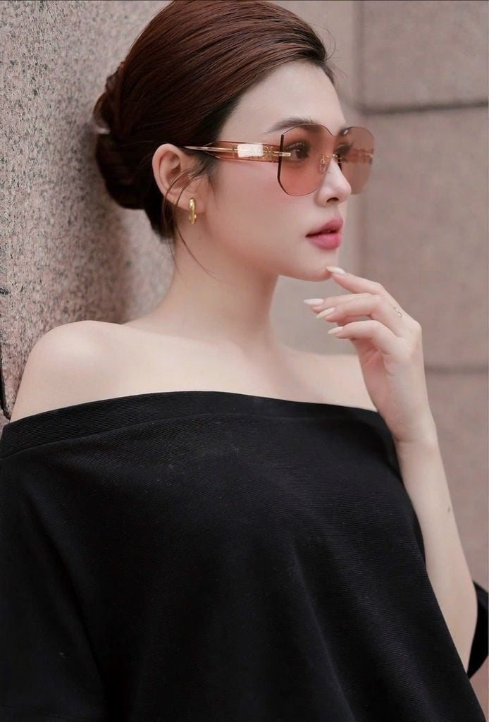 Kính nữ xách tay store về Fendddddi