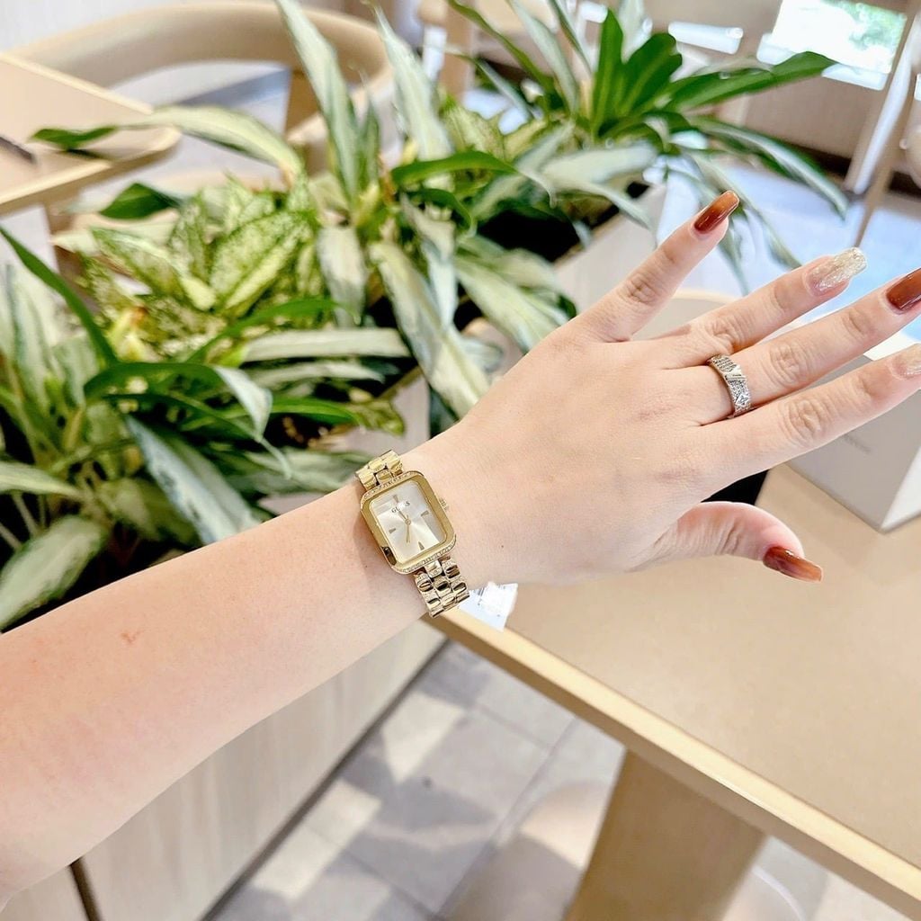 Đồng hồ xách tay Guee ss store về
