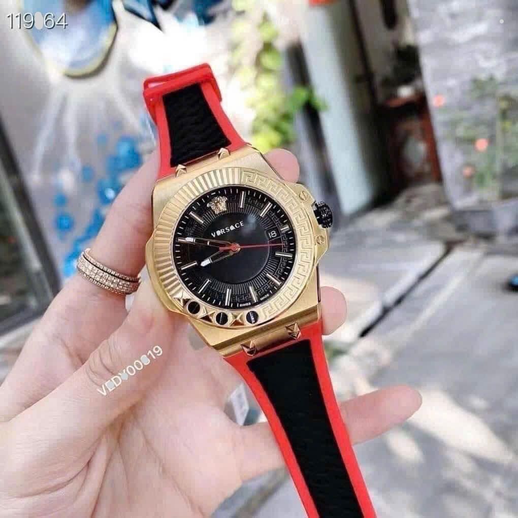 V𝐄𝐑𝐒S𝐀𝐂𝐄 Quartz Diial Men's Watch  VEDDY00319