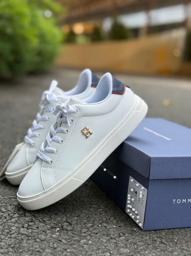 Giày Tommy Nam -Nữ trắng gót xanh đỏ