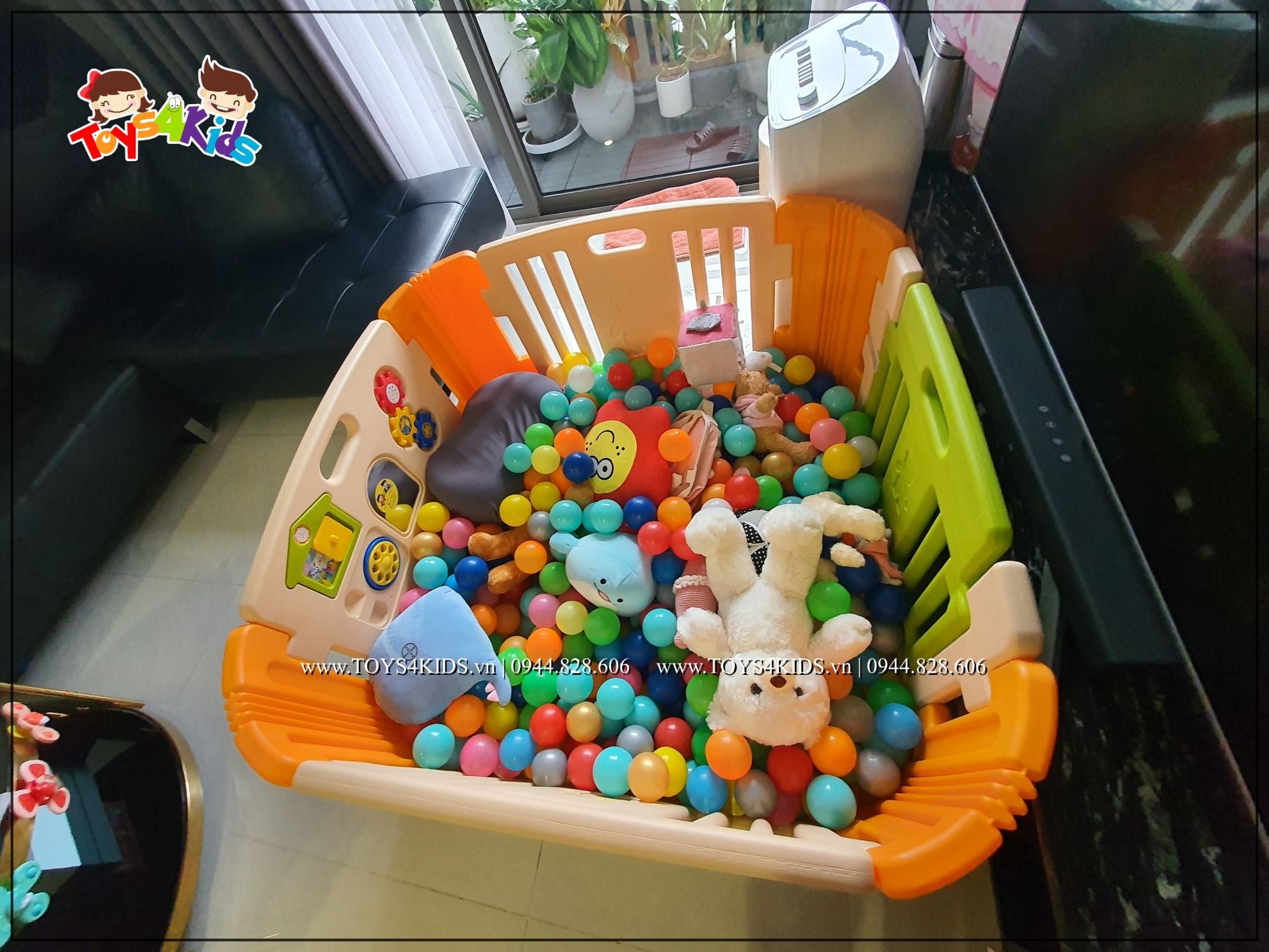  Quây 4 cạnh có cửa và đồ chơi - Thanh lý 