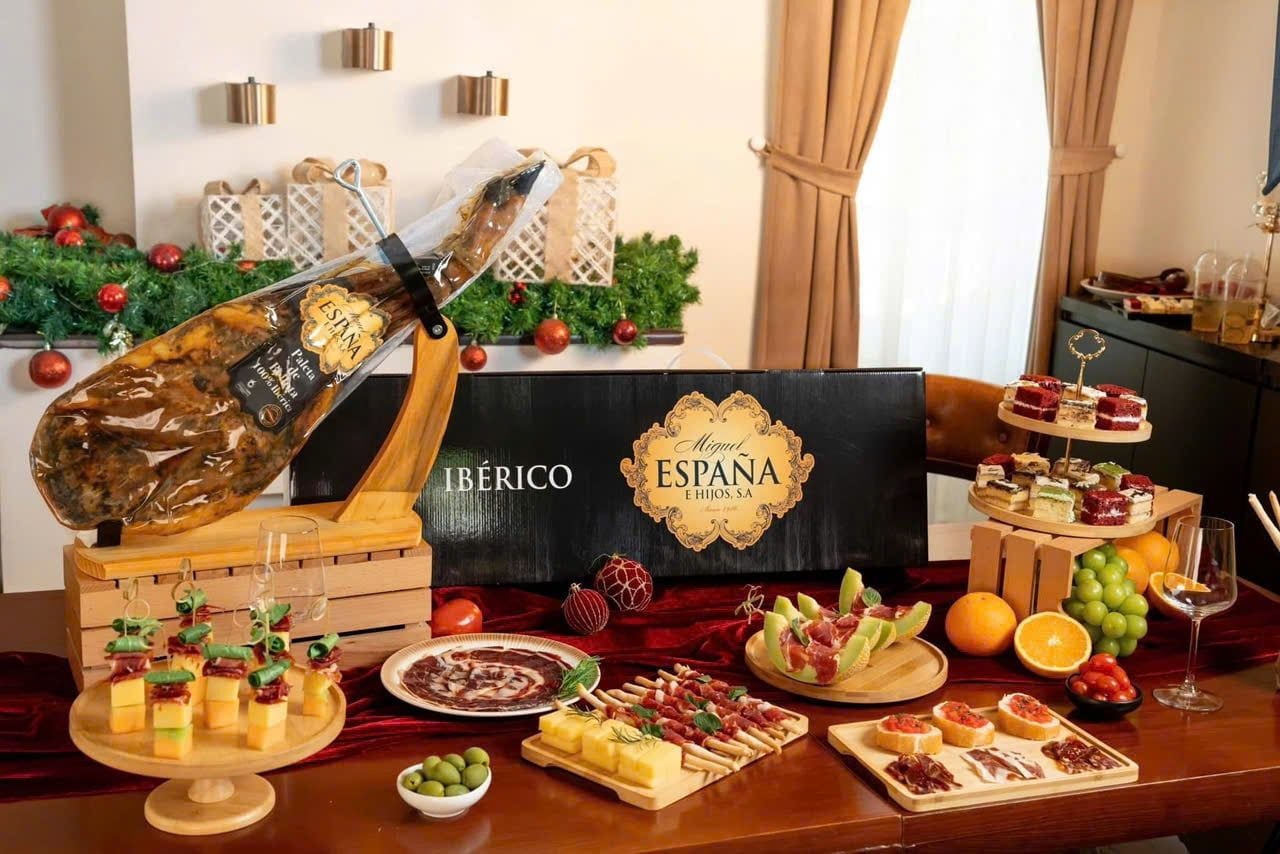 dui heo den muoi tay ban nha iberrico heo thuan chung nuoi tu nhien 5kg