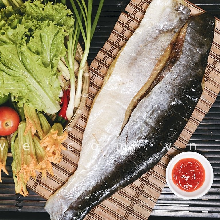 Bữa cơm gia đình thêm đậm đà nhờ khô cá tra rim tiêu cay