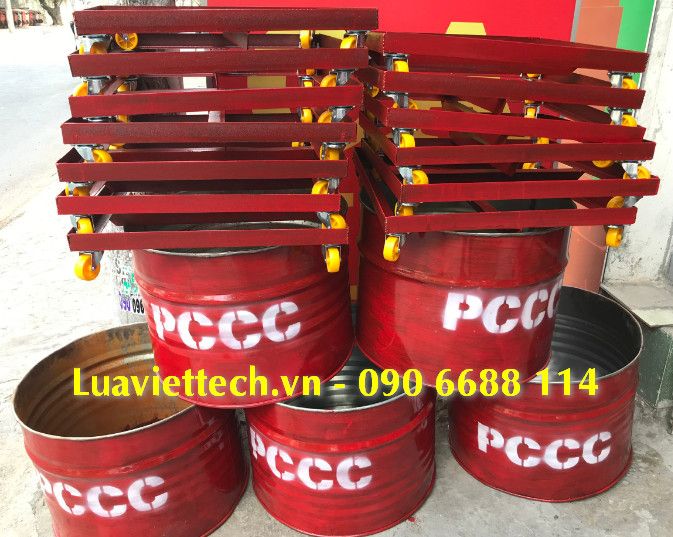  Bộ thùng phuy và khung sắt có bánh xe đẩy 