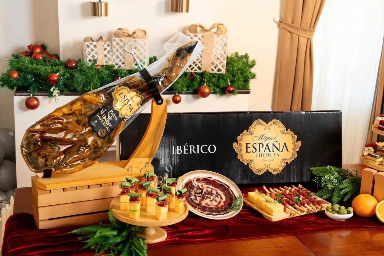 dui heo den muoi tay ban nha iberrico heo thuan chung nuoi tu nhien 5kg