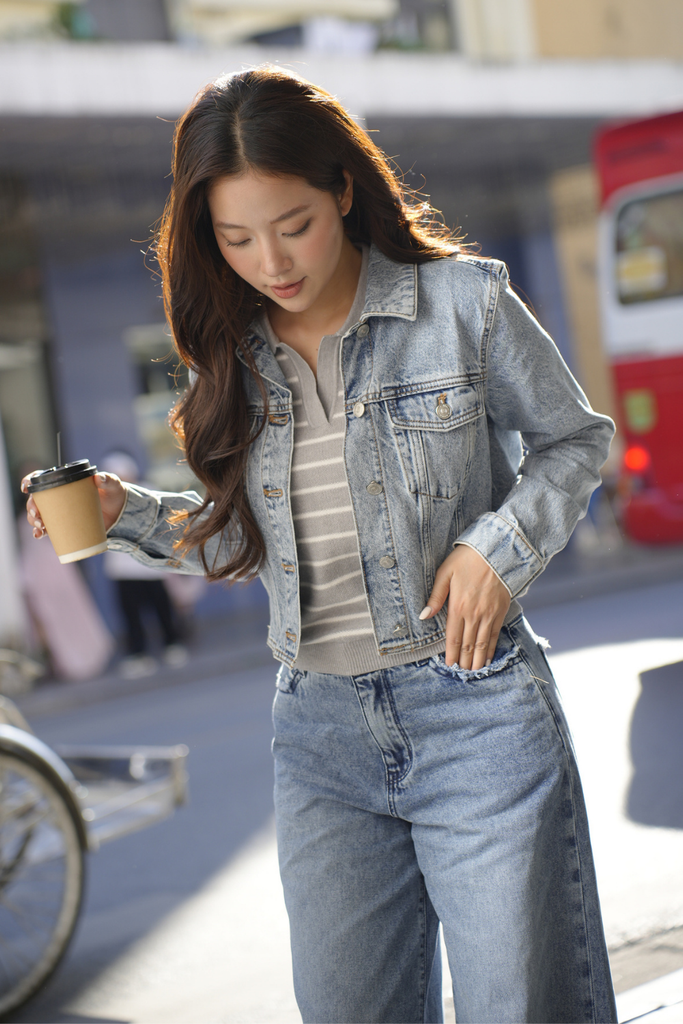 Áo Khoác Jean Nữ Croptop Cotton Denim Cao Cấp Xanh Chàm - Hack Dáng Thời Thượng Tôn Chiều Cao