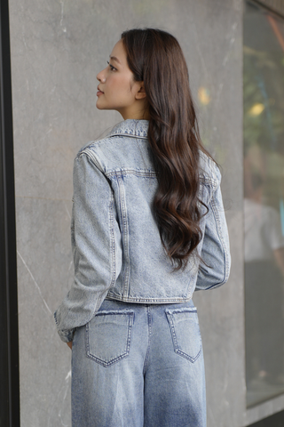 Áo Khoác Jean Nữ Croptop Cotton Denim Cao Cấp Xanh Chàm - Hack Dáng Thời Thượng Tôn Chiều Cao