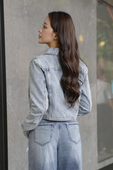 Áo Khoác Jean Nữ Croptop Cotton Denim Cao Cấp Xanh Chàm - Hack Dáng Thời Thượng Tôn Chiều Cao