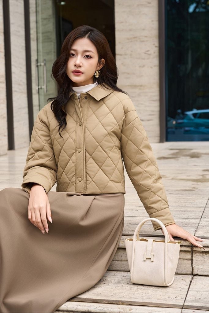 Áo Khoác Phao Nữ Dáng Ngắn Thiết Kế Chần Trám Trẻ Trung, Chất Liệu Cao Cấp Ấm Áp