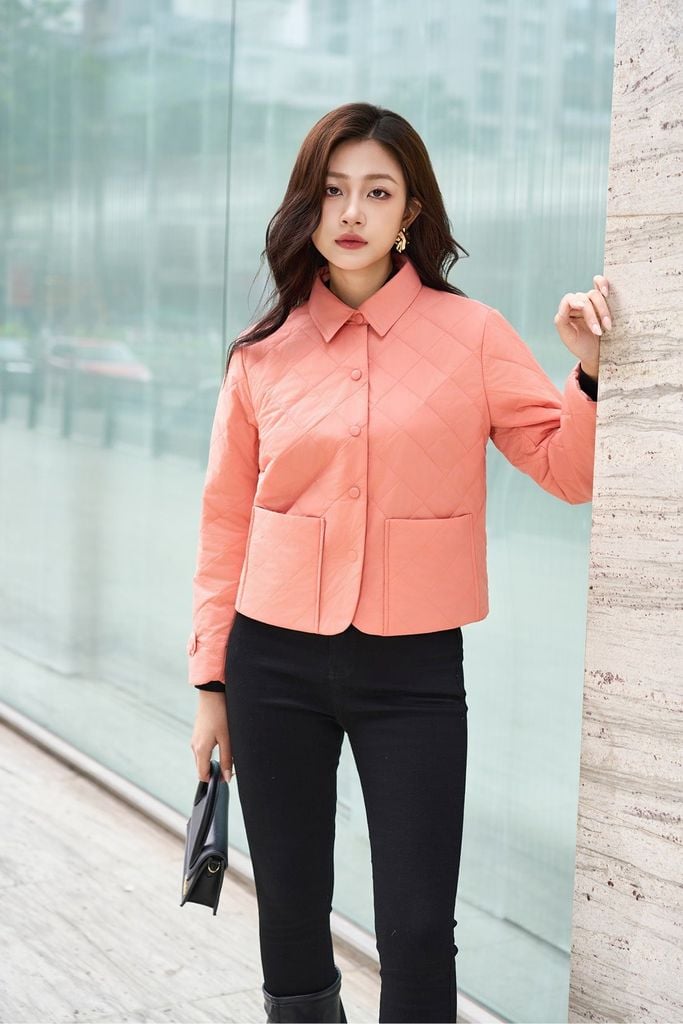 Áo Phao Nữ Dáng Ngắn Họa Tiết Chần Trám, Cổ Đức Thanh Lịch