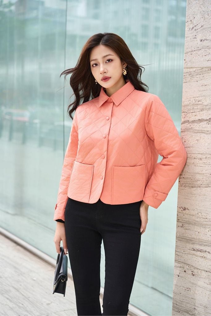 Áo Phao Nữ Dáng Ngắn Họa Tiết Chần Trám, Cổ Đức Thanh Lịch