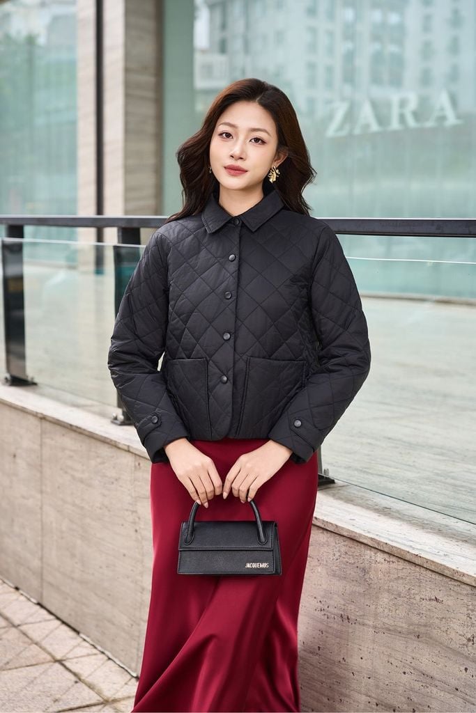 Áo Phao Nữ Dáng Ngắn Họa Tiết Chần Trám, Cổ Đức Thanh Lịch