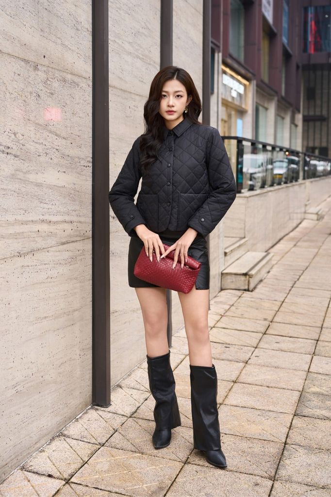 Áo Phao Nữ Dáng Ngắn Họa Tiết Chần Trám, Cổ Đức Thanh Lịch