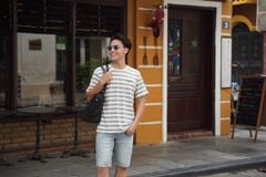 Quần Short Jean Nam Ống Suông - Rách Nhẹ Bụi Bặm Năng Động