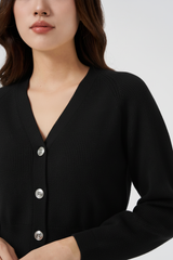 Áo Len Nữ Dáng Ngắn Cổ V – Mềm Nhẹ, Ấm Vừa & Dễ Phối Mỗi Ngày