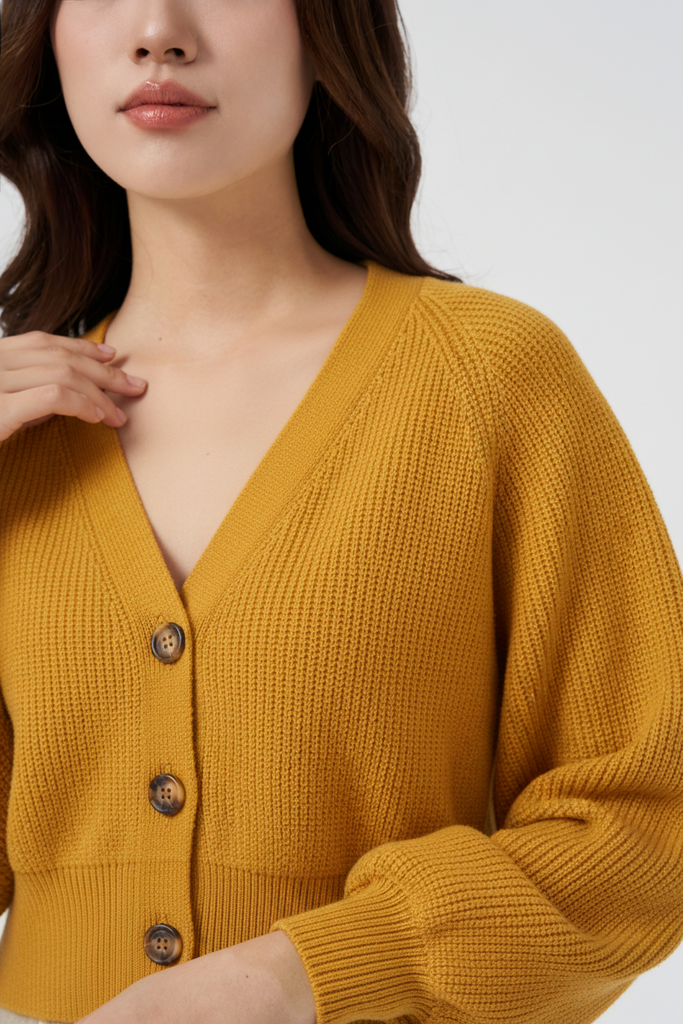 Áo Len Nữ Dáng Ngắn Cổ V – Mềm Nhẹ, Ấm Vừa & Dễ Phối Mỗi Ngày