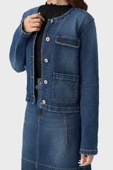 Áo Khoác Denim Croptop – Cổ Tròn Túi Hộp Nữ Tính