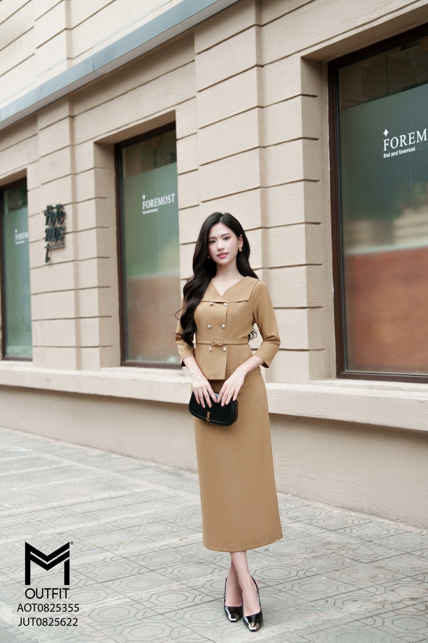 Áo kí giả cổ bản to mix với chân váy JUT0825622
