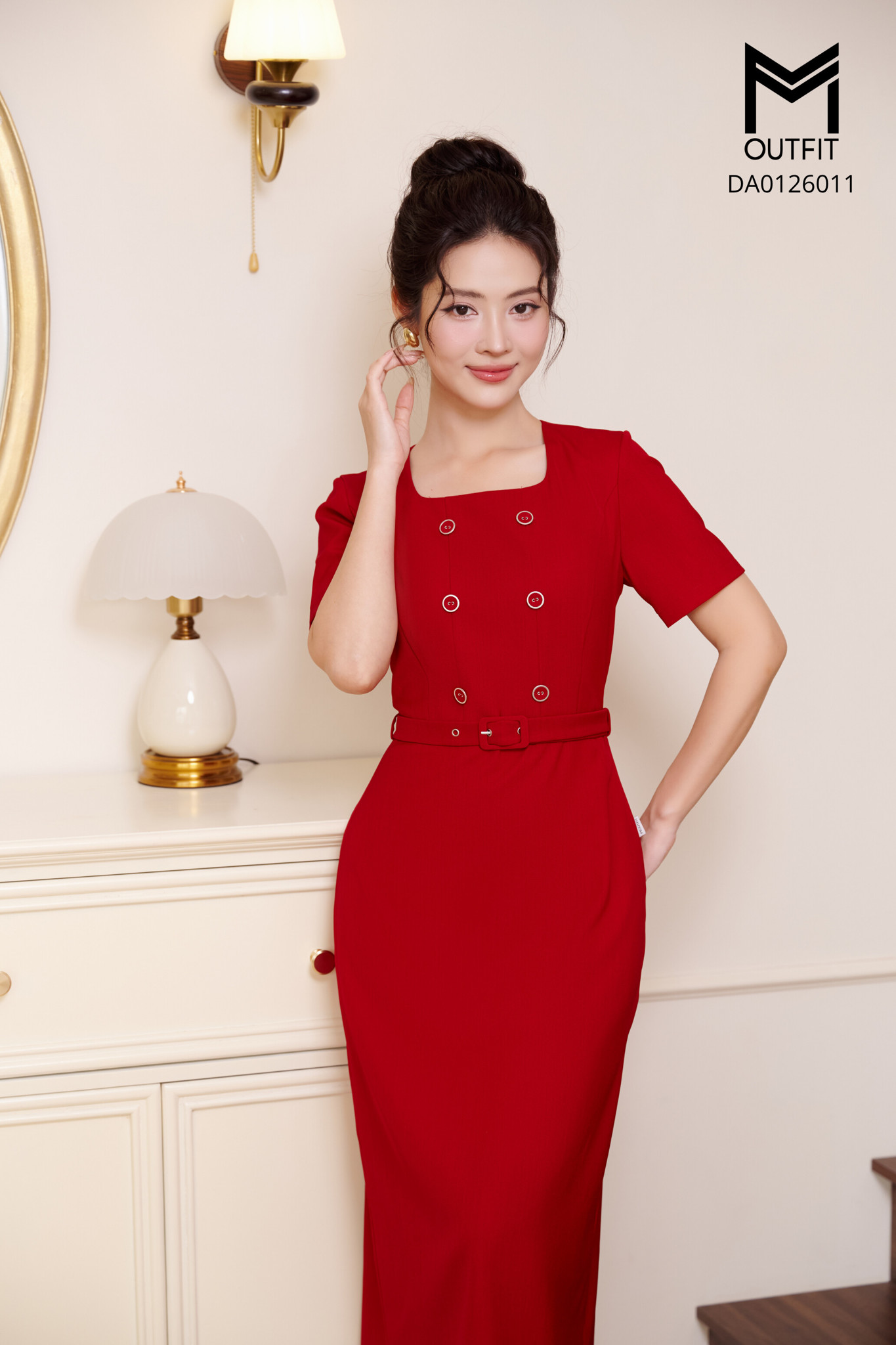 Đầm dáng A cổ U thân đính cúc bọc trang trí có đai cài
