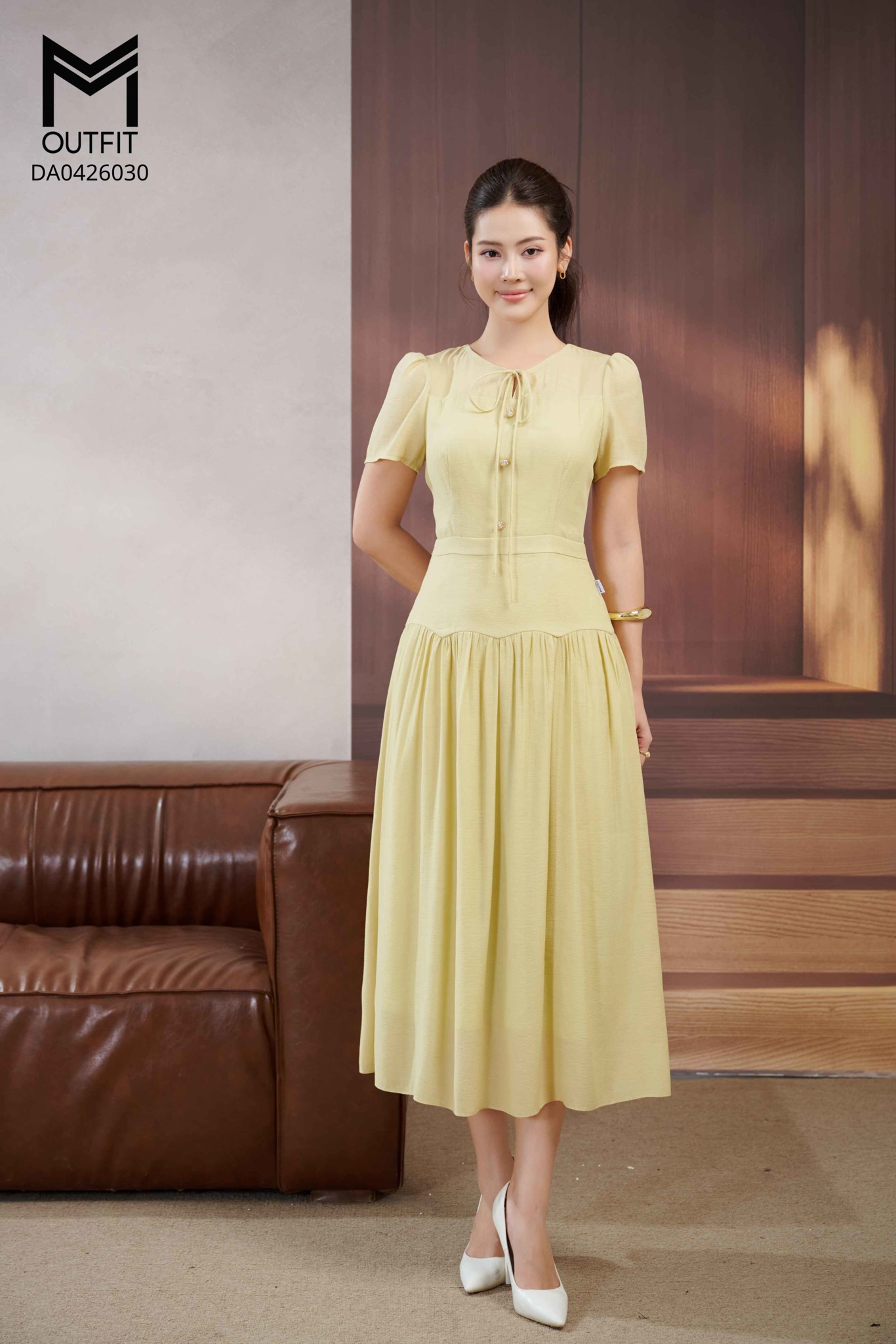 Đầm tơ xòe nhún hông thân đính cúc trang trí